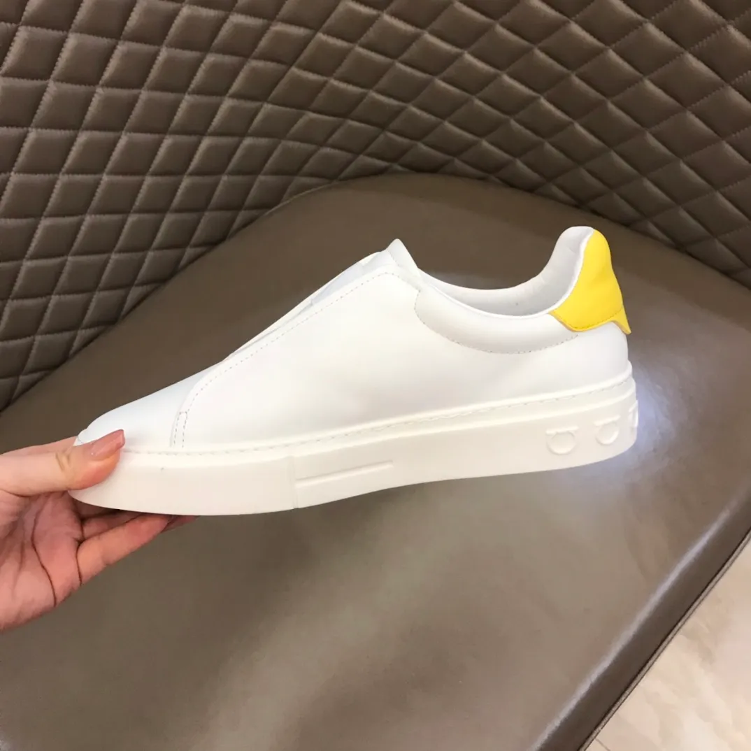 p400【Salvatore Ferraga**】New men's low-top casual shoes! Top-quality cow products, original lasts, made of imported cowhide, first-class texture, first-layer sheepskin lining! Original outsole! The details are exquisite and the style is versatile and upscale! Decorated with a three-dimensional Gancini logo, the back of the tongue and lace-up piping add a pop of color. The high-tech sole features a holographic pattern and Gancini details, making it ideal for a practical yet stylish everyday look. Code number 38-44 (45 can be customized)